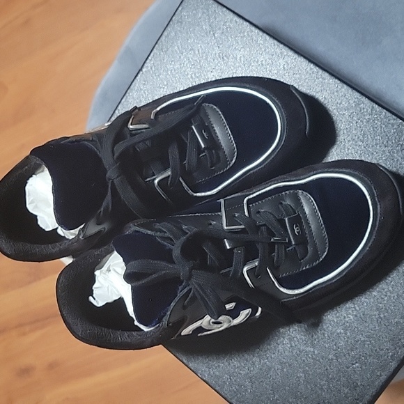 Chanel CC logo sneaker size 37.5 - Picture 4 of 14